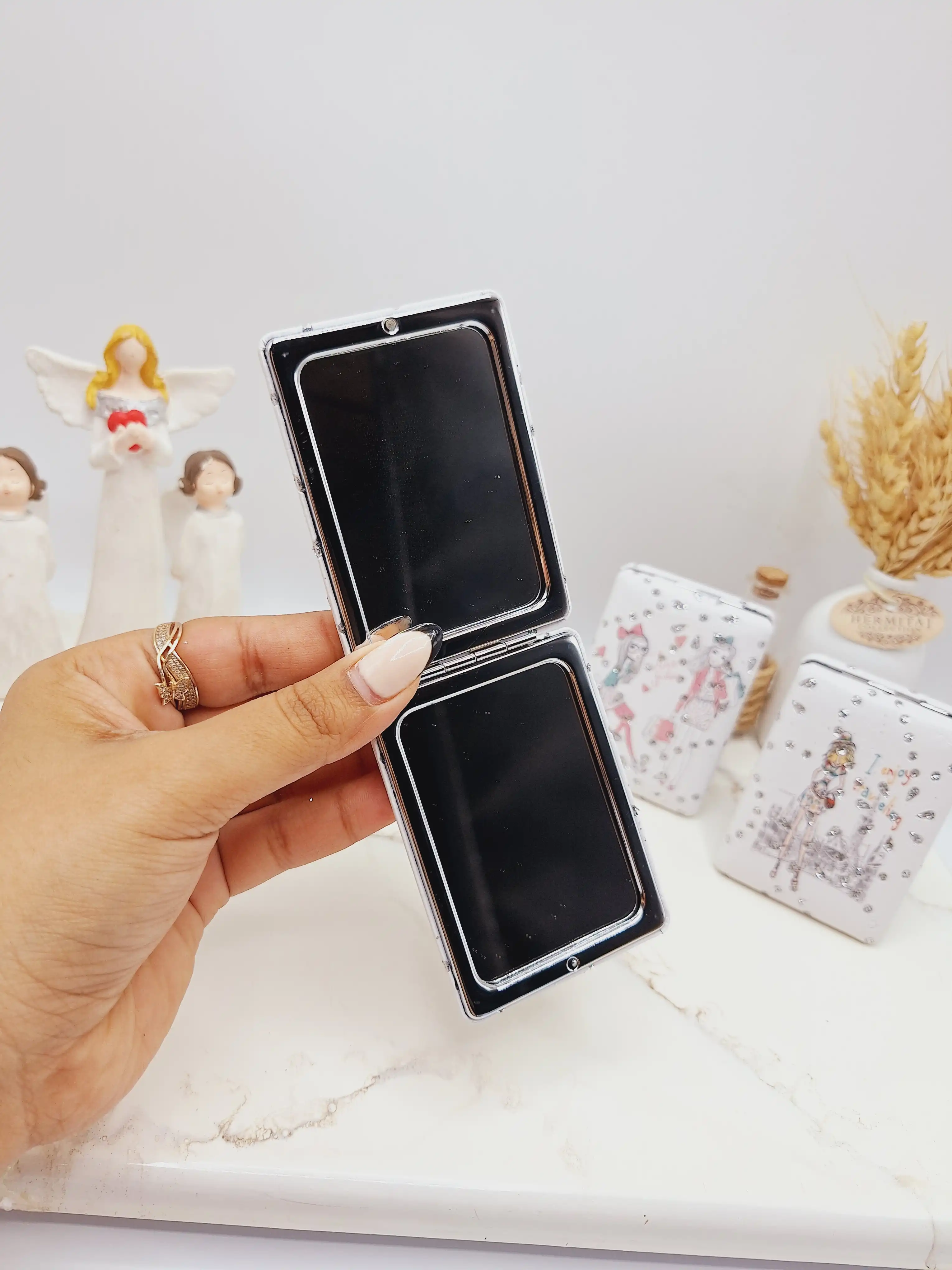 آینه دو طرفه جیبی طرح دختر
