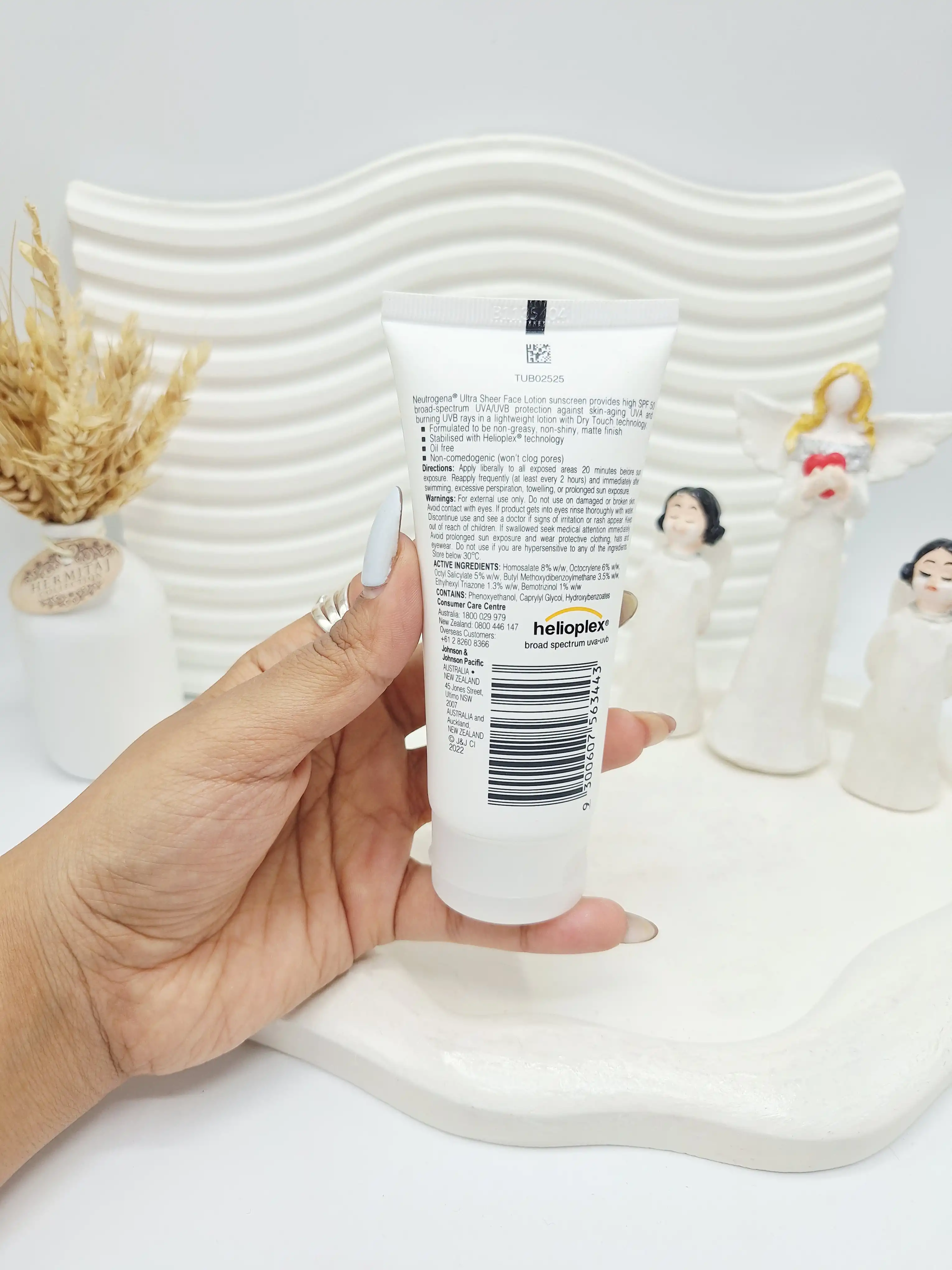 ضدآفتاب لوسیونی صورت نوتروژینا مدل اولترا شیر بدون چربی، بدون برق افتادن، با حالت نهایی مات حجم 88 میل های کپی امارات کد ۳۴۴۳