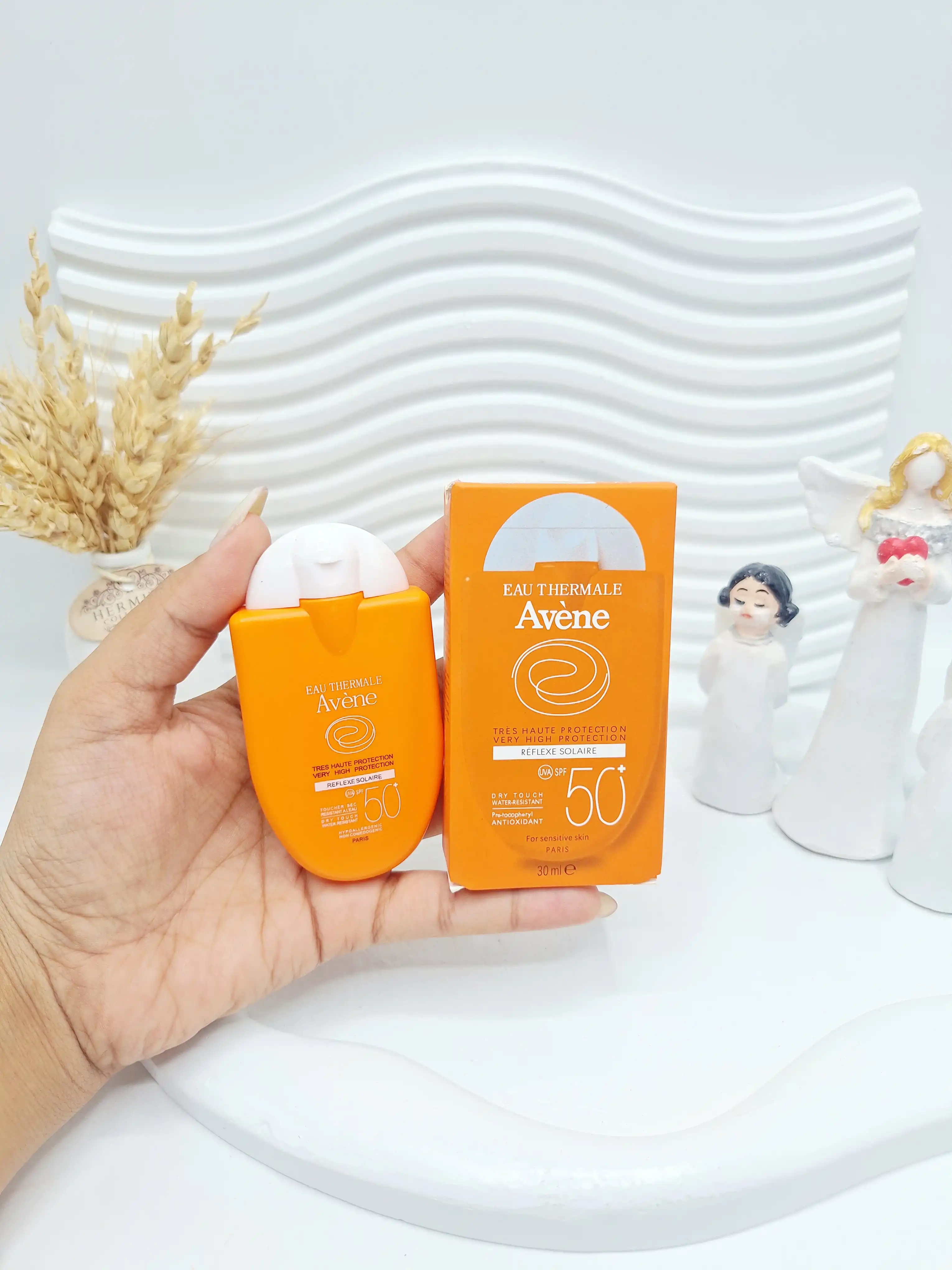 ضد آفتاب بی رنگ SPF 50 برند Avène کد 2712