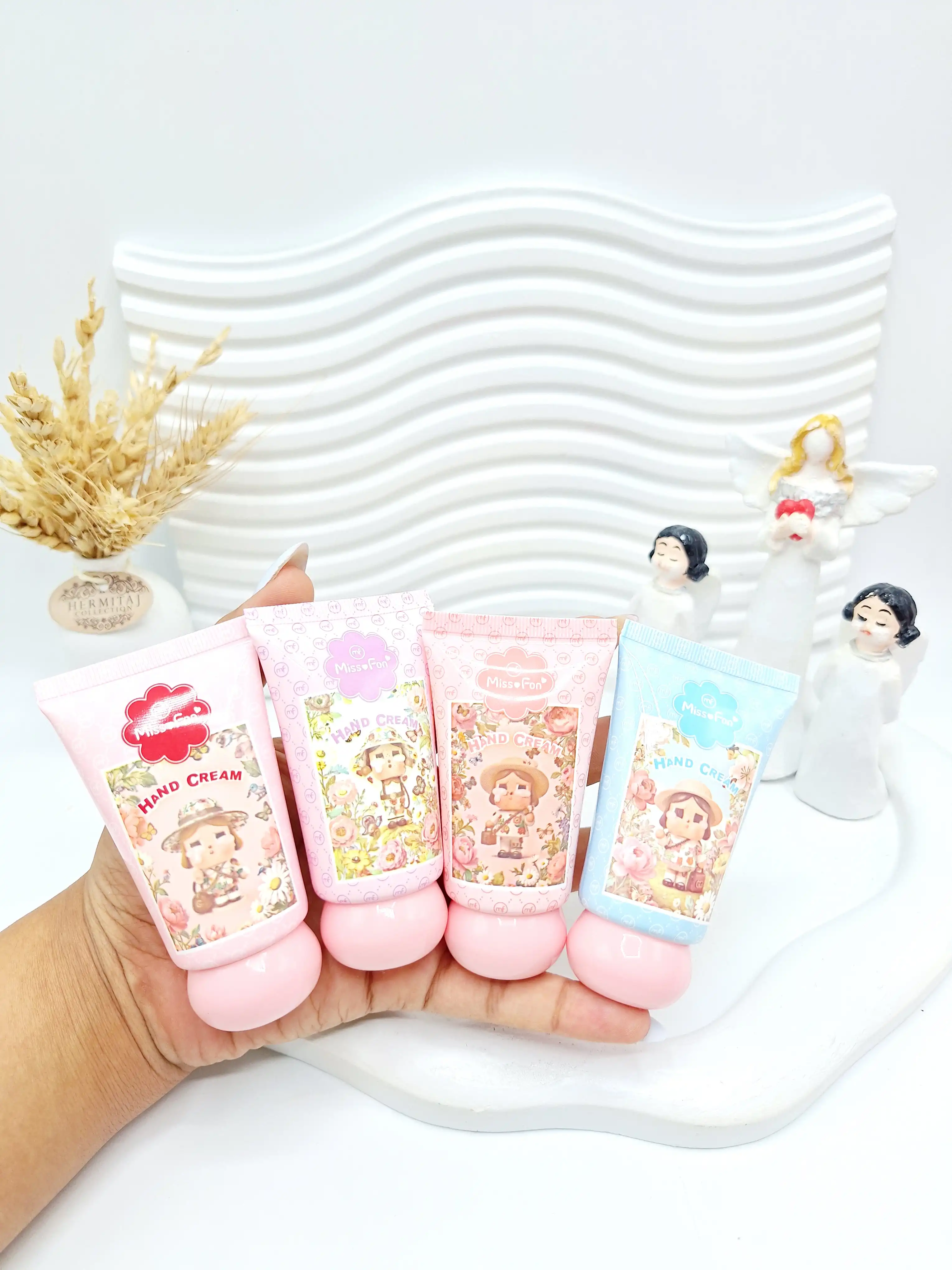 کرم دست میس فون Miss Fon حجم 50 میل طرح دختر گل‌دار کد 7451